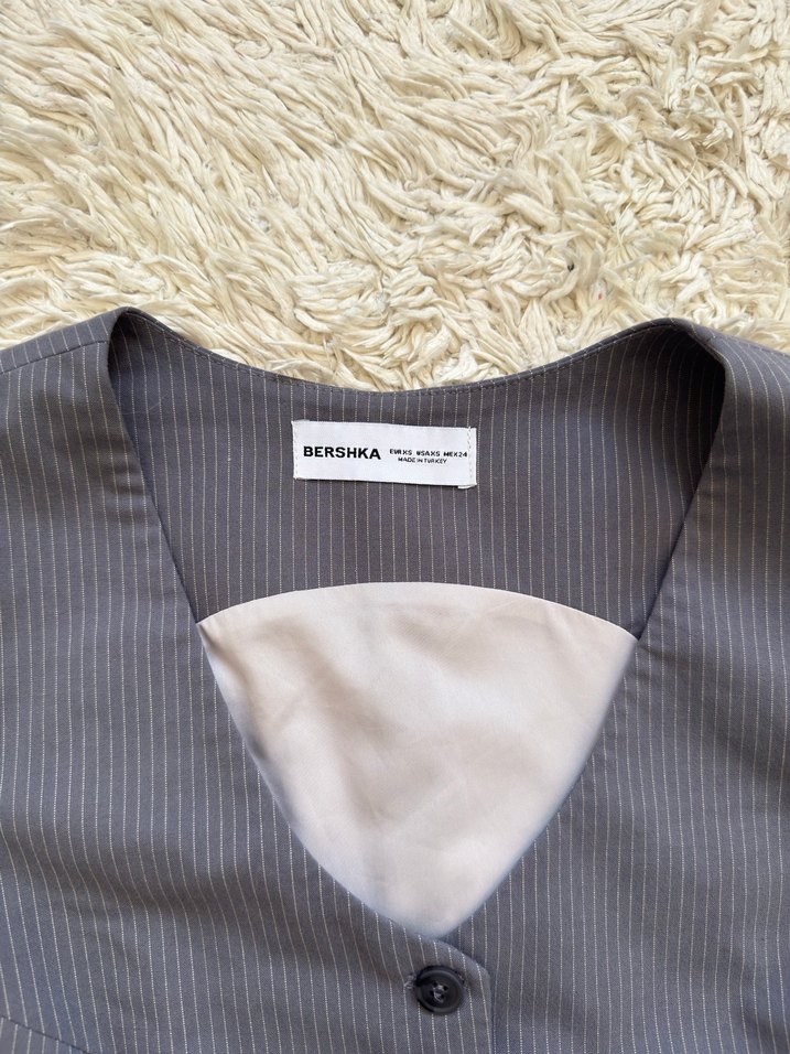 Gri V Yaka Düğmeli crop Kadın Yelek - Görsel 2