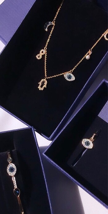 Beden beyaz Renk Swarovski eye charmlı kolye