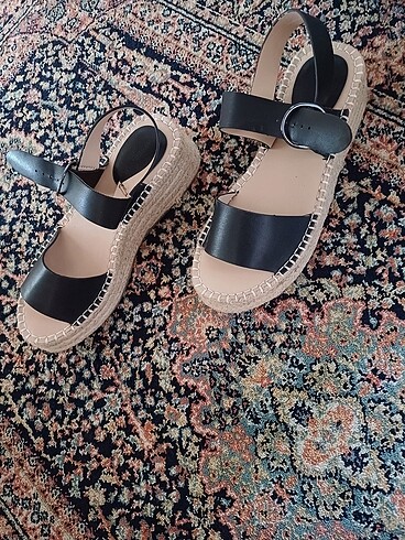 Oysho kalın tabanlı sandalet