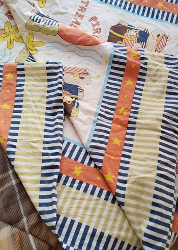 Çocuklar için renkli baskılı yatak örtüsü - Görsel 2