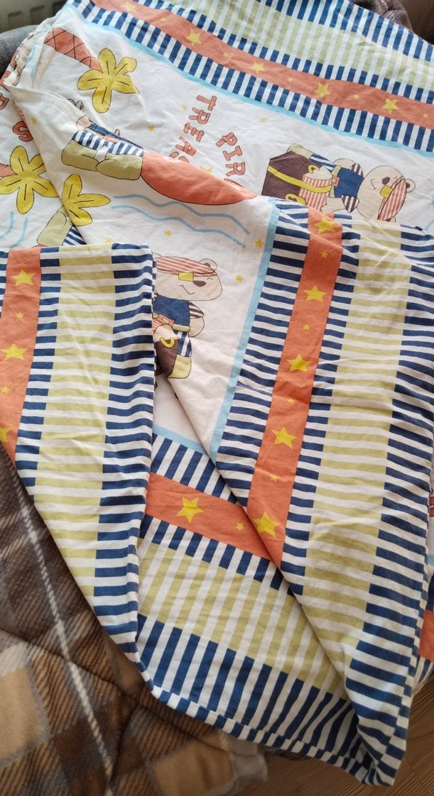 Çocuklar için renkli baskılı yatak örtüsü - Görsel 2