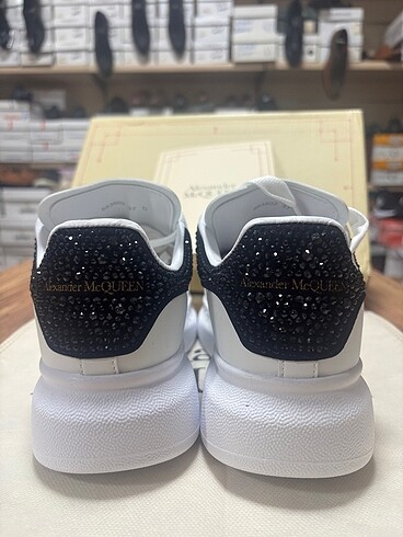 38 Beden Alexander McQueen