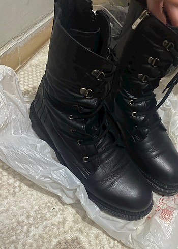 Siyah Deri Dantel Detaylı Gotik Stiletto Bot - Görsel 2