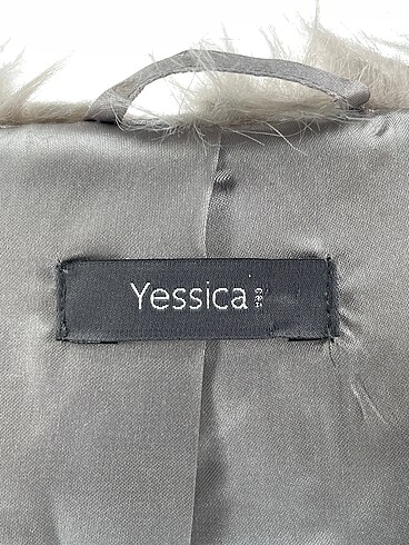 38 Beden çeşitli Renk Yessica Yelek %70 İndirimli.