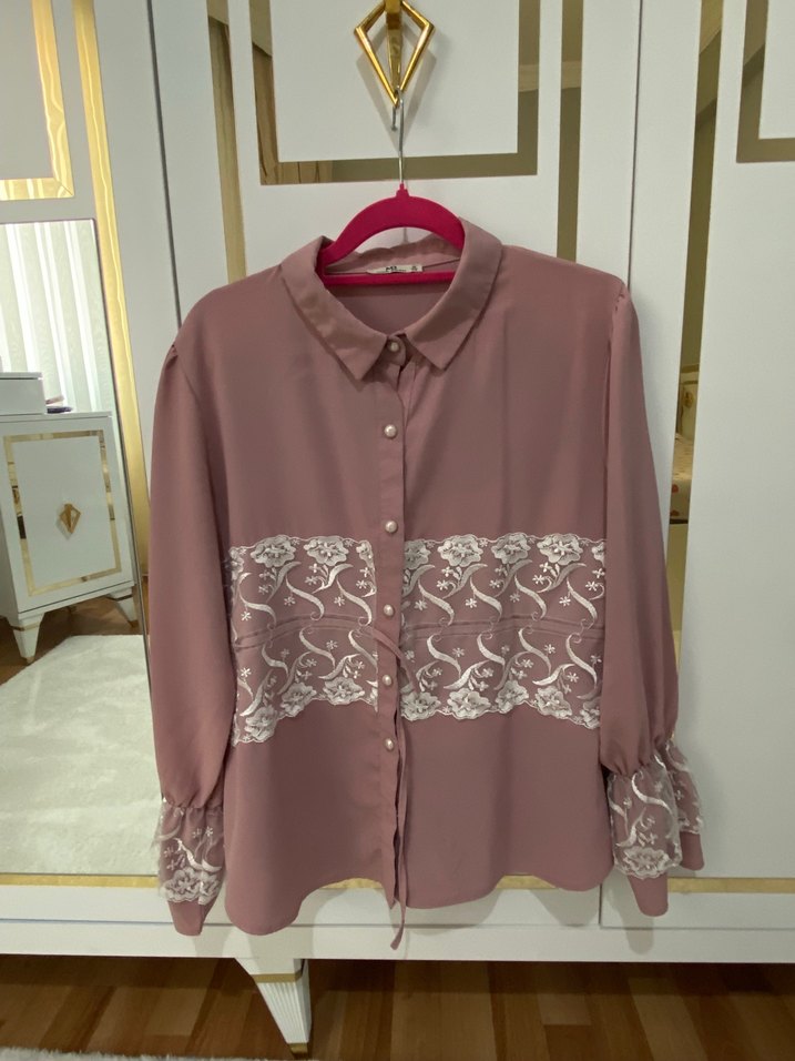 Pembe Nakışlı Düğmeli bluz - Görsel 2