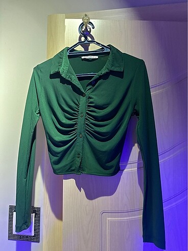 Yeşil kemer üstü bluz