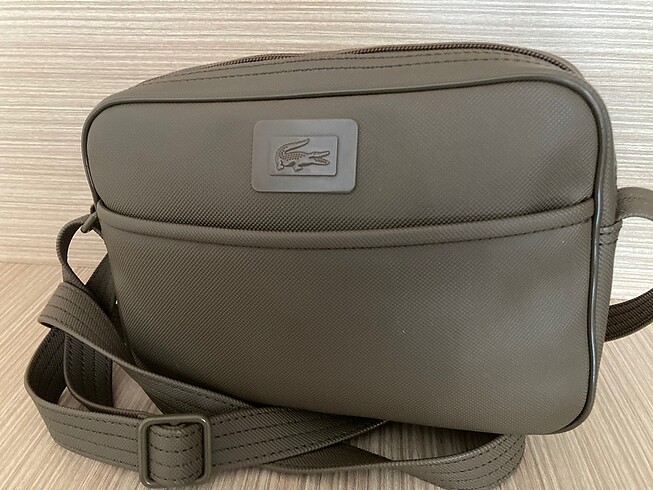 Lacoste çanta