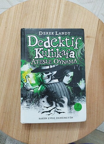 Dedektif Kurukafa Ateşle oynama Derek Landy