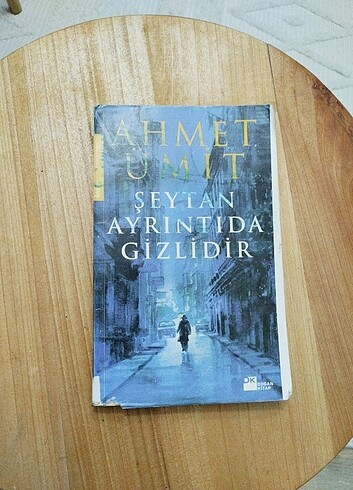 Ahmet Ümit Şeytan ayrıntıda gizlidir. 