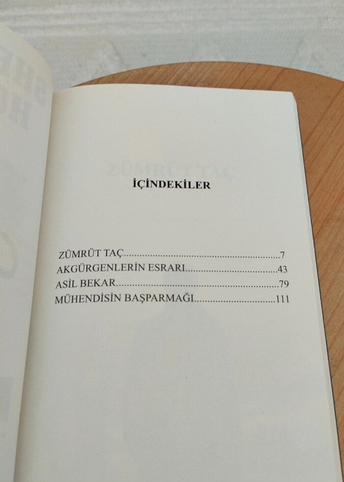 Sherlock Holmes Zümrüt Taç - Görsel 3