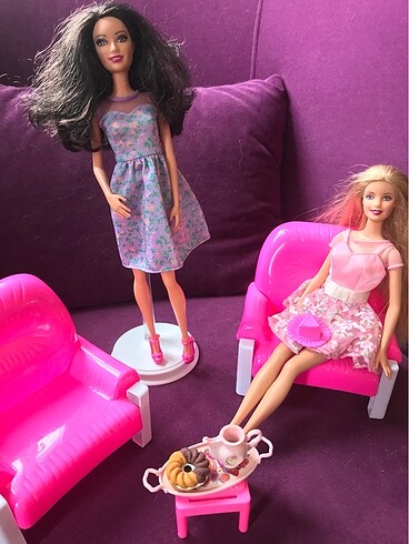  Beden Renk Barbie misafir ağırlıyor
