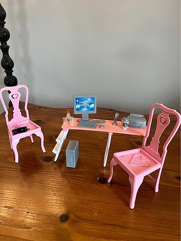 Barbie mini çalışma köşesi