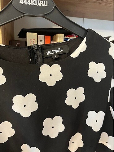 Missguided Belden kesik mini elbise