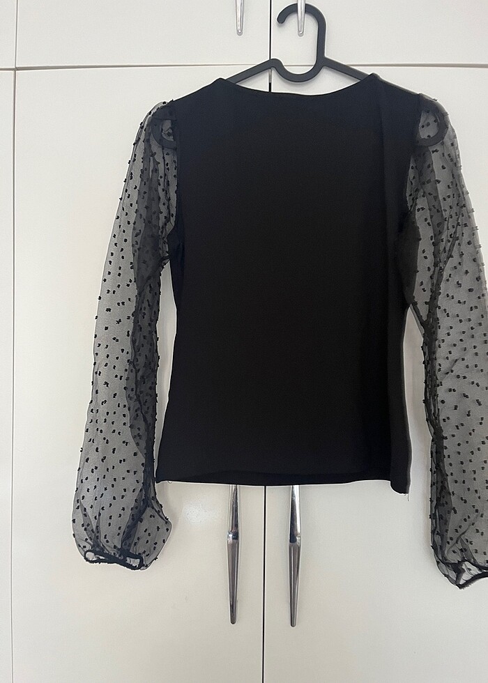 Kolları tüllü bluz - Görsel 4