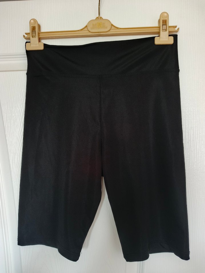 Siyah Bluz ve Yarım Tayt Takım - Görsel 4