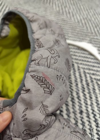 Gri Kapüşonlu Erkek Çocuk Yelek - Görsel 5