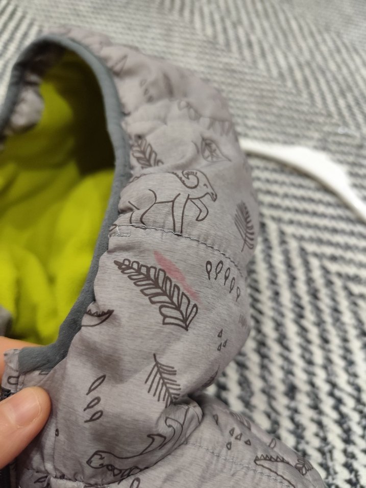 Gri Kapüşonlu Erkek Çocuk Yelek - Görsel 5