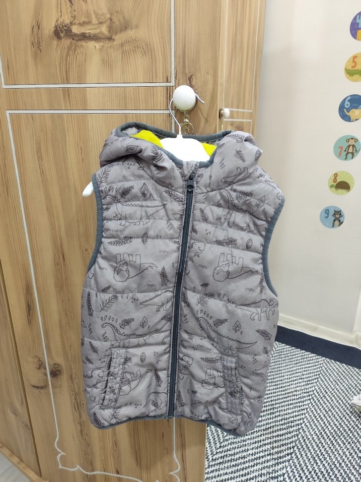 Gri Kapüşonlu Erkek Çocuk Yelek - Görsel 2