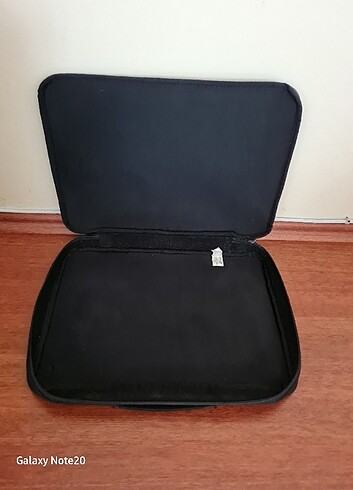 Diğer MacBook çantası