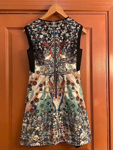 m Beden Givenchy desenli kısa elbise
