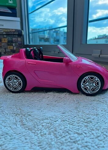  Barbie üstü açık pembe araba