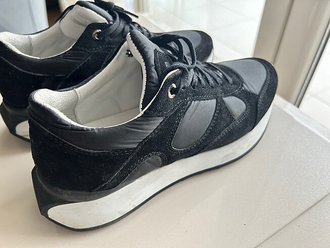 Nine west sneaker