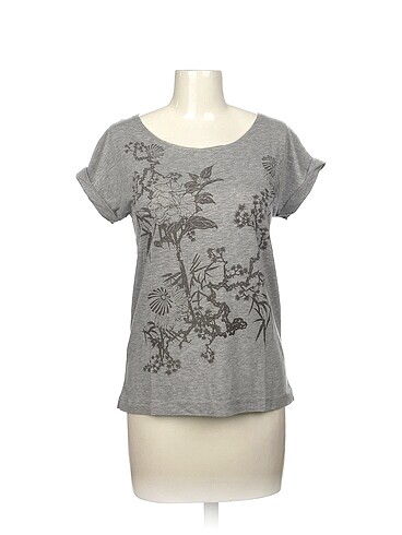 Stradivarius T-shirt %70 İndirimli.
