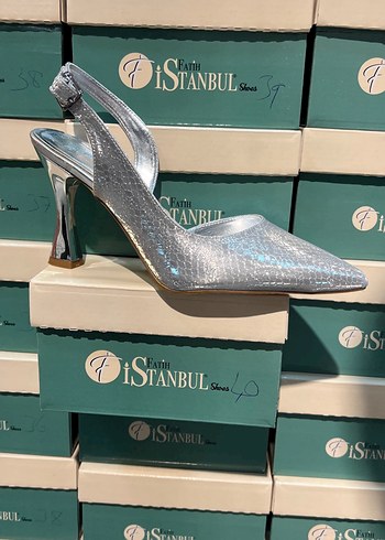 Gri Parlak Yılan Desenli Stiletto Topuklu