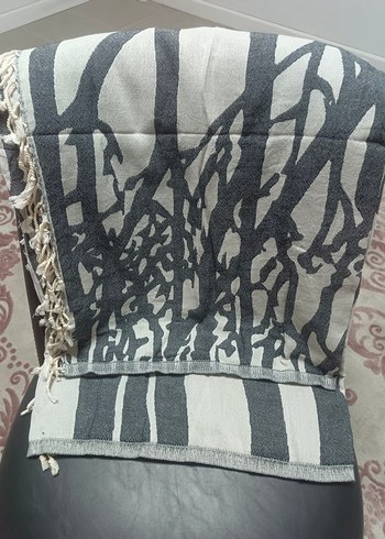 Gri Batik Desenli İnce Battaniye - Görsel 4