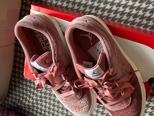 40 Beden kırmızı Renk Nike kadife ayakkabı