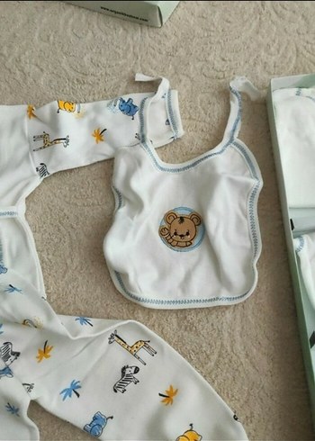 Nakışlı Beyaz Bebek Hastane Kıyafeti Seti - Görsel 5