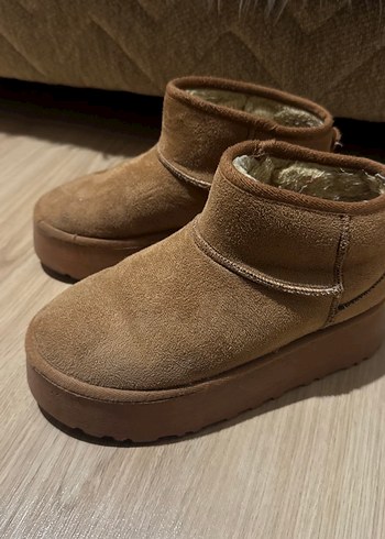 Derimod Suet Kahverengi Kisa Bot Ugg Model