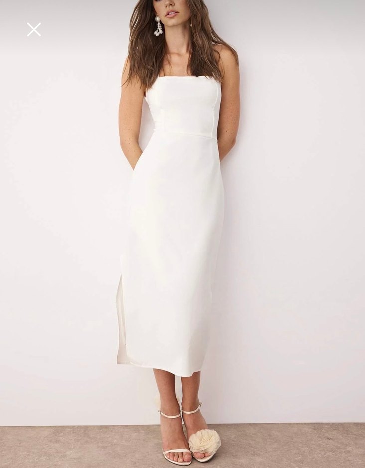 Beyaz Astarlı Vücuda Oturan Yırtmaç
Detaylı Midi Dokuma Elbise - Görsel 2