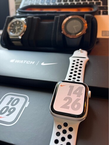 Apple Watch- SE Nike