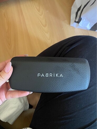  Beden siyah Renk fabrika marka güneş gözlüğü
