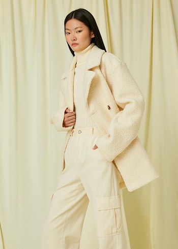 Çift Düğmeli Krem Rengi Kaban - Görsel 4