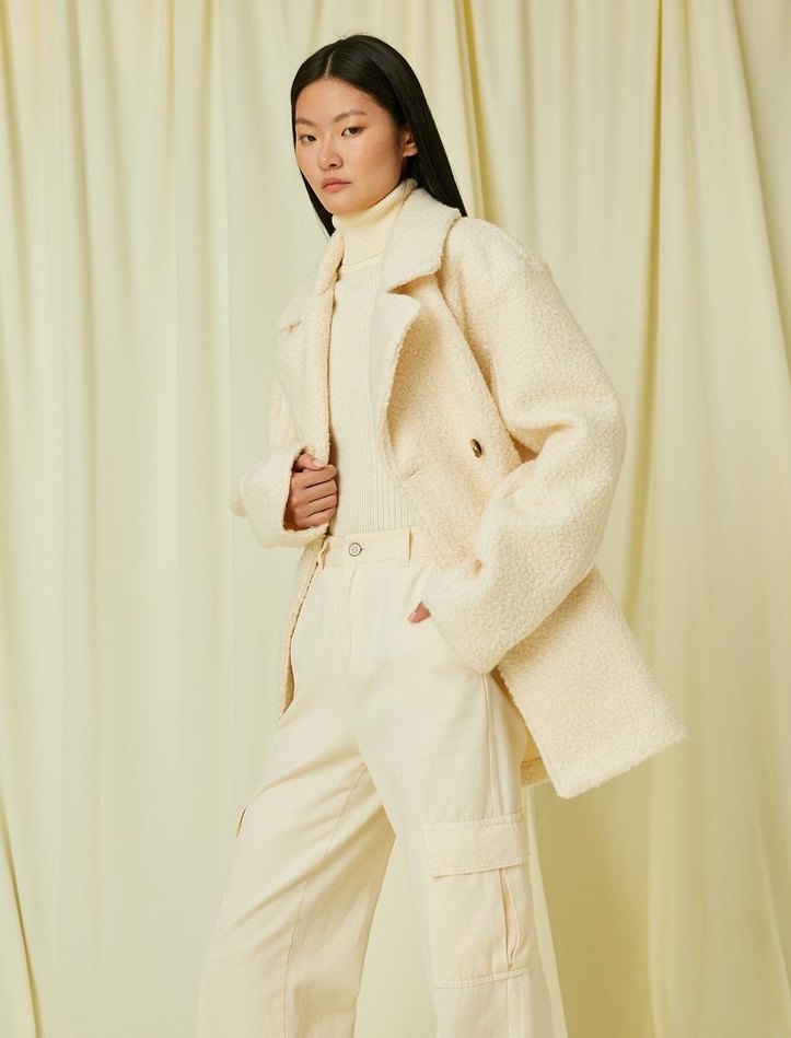 Çift Düğmeli Krem Rengi Kaban - Görsel 4