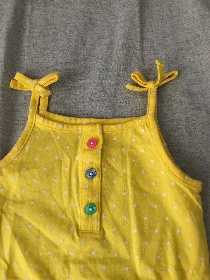 Sarı Düğmeli Kız Bebek Tulum - Görsel 2