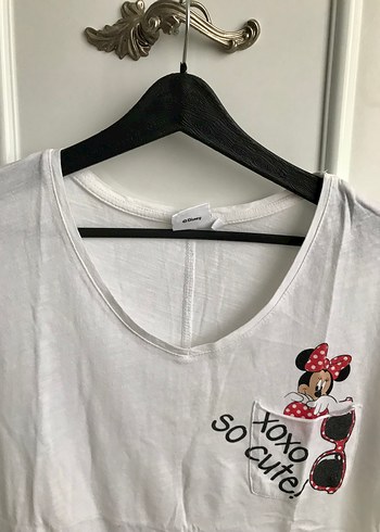 Pamuklu Beyaz V Yaka Kısa Kollu Tişört - Görsel 3