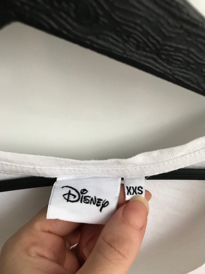 Pamuklu Beyaz V Yaka Kısa Kollu Tişört - Görsel 4