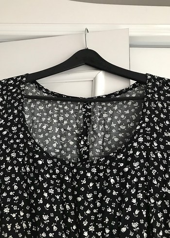 Düğmeli V Yaka Siyah Midi Elbise - Görsel 2