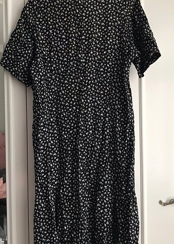 Düğmeli V Yaka Siyah Midi Elbise - Görsel 4