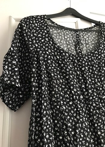 Düğmeli V Yaka Siyah Midi Elbise - Görsel 3