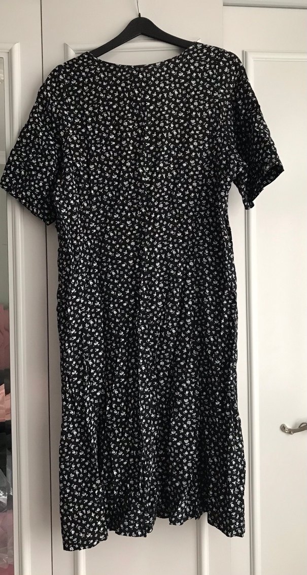 Düğmeli V Yaka Siyah Midi Elbise - Görsel 4