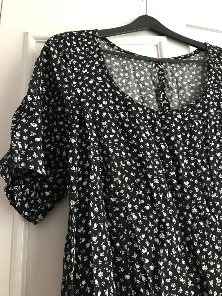 Düğmeli V Yaka Siyah Midi Elbise - Görsel 3