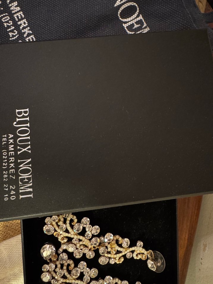 Uzun Parlak Altın Zirkon Taşlı Küpe - Görsel 2