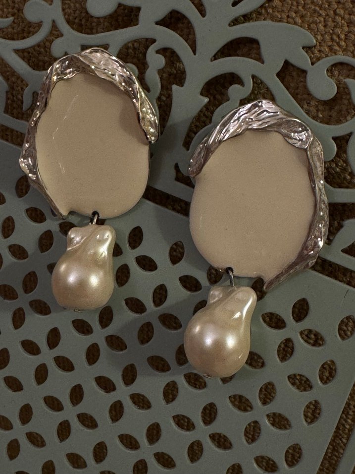 Boncuk Detaylı Krem Midi Küpe - Görsel 2