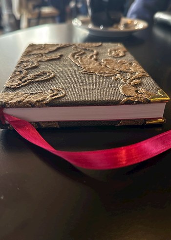 Kahverengi Kabartmalı Kapaklı Defter - Görsel 2