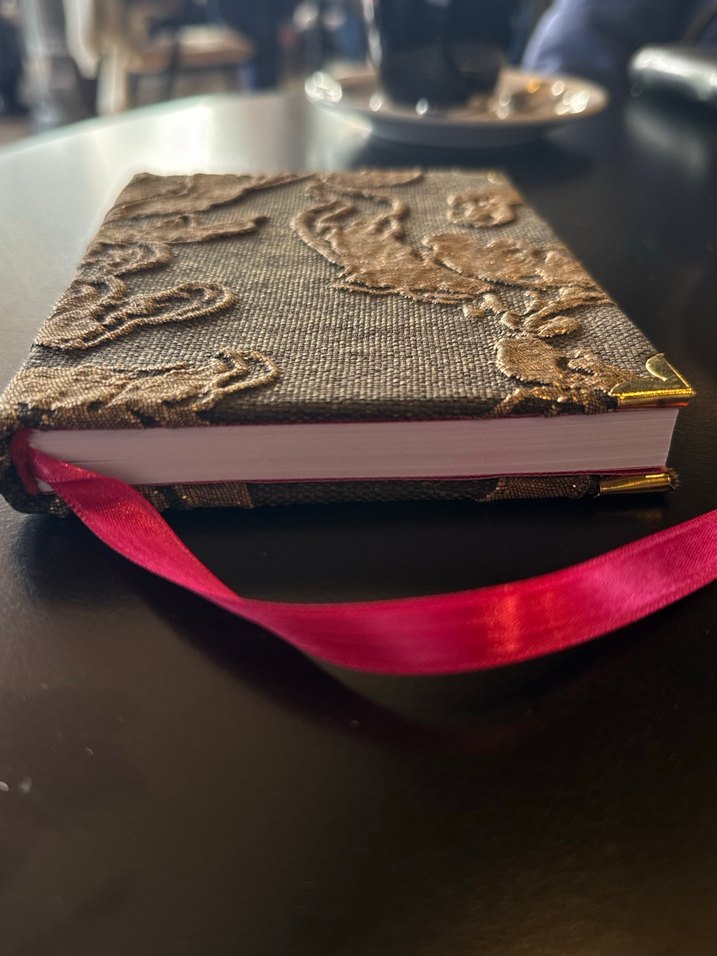 Kahverengi Kabartmalı Kapaklı Defter - Görsel 2