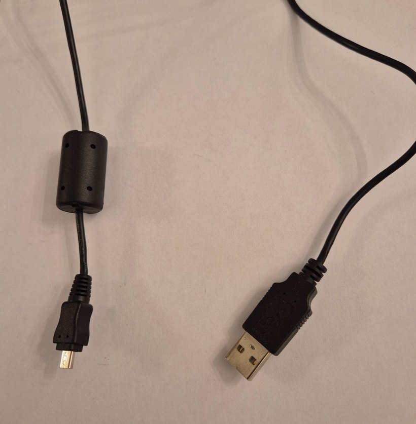 Siyah USB Telefon Şarj Kablosu
Hiç Kullanılmamıştır - Görsel 2